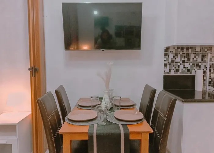 Apartment Bright & Airy Near Venice Mall With Pool, Gym & Fast Wifi