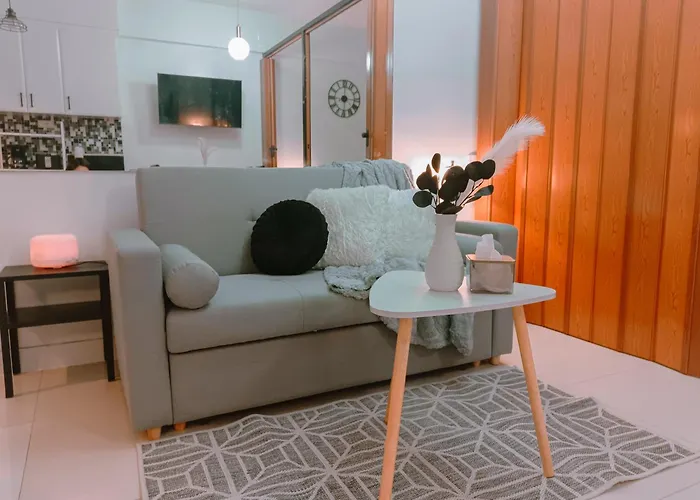 Apartment Bright & Airy Near Venice Mall With Pool, Gym & Fast Wifi Manila
