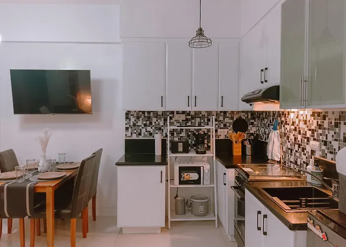 Bright & Airy Near Venice Mall With Pool, Gym & Fast Wifi *