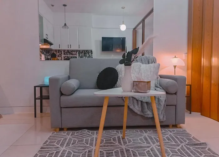 Bright & Airy Near Venice Mall With Pool, Gym & Fast Wifi *