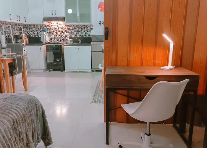 Bright & Airy Near Venice Mall With Pool, Gym & Fast Wifi Manila