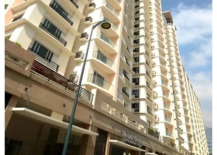 Apartment Bright & Airy Near Venice Mall With Pool, Gym & Fast Wifi *